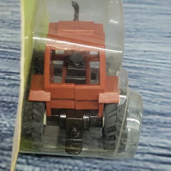 Vintage mini toys Inc 1/64 scale Hesston 1180 DT Turbo tractor brown/white - Picture 7 of 9